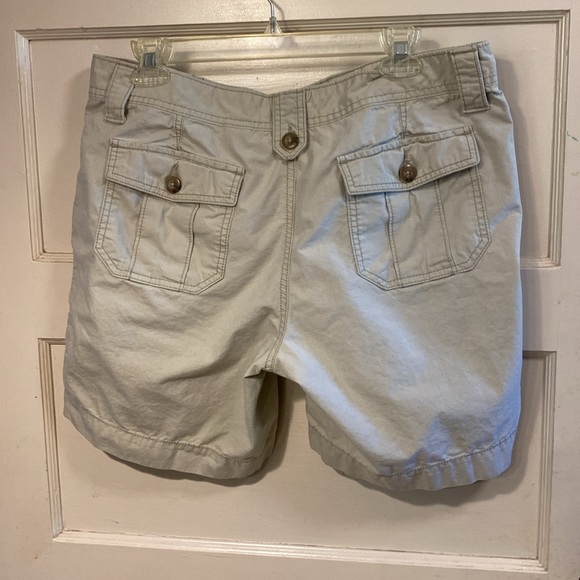 Eddie Bauer Ripstop Shorts. Size 14 - Picture 2 of 3